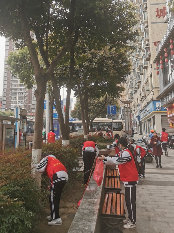 志愿者学雷锋活动 (4)