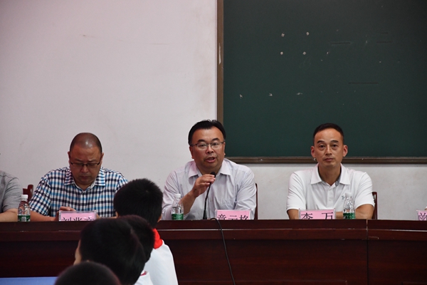 2:宣二中校长章云格讲话