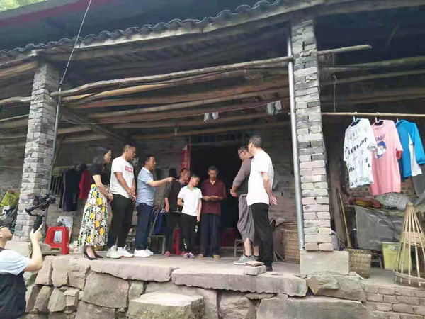 帮助困难学生